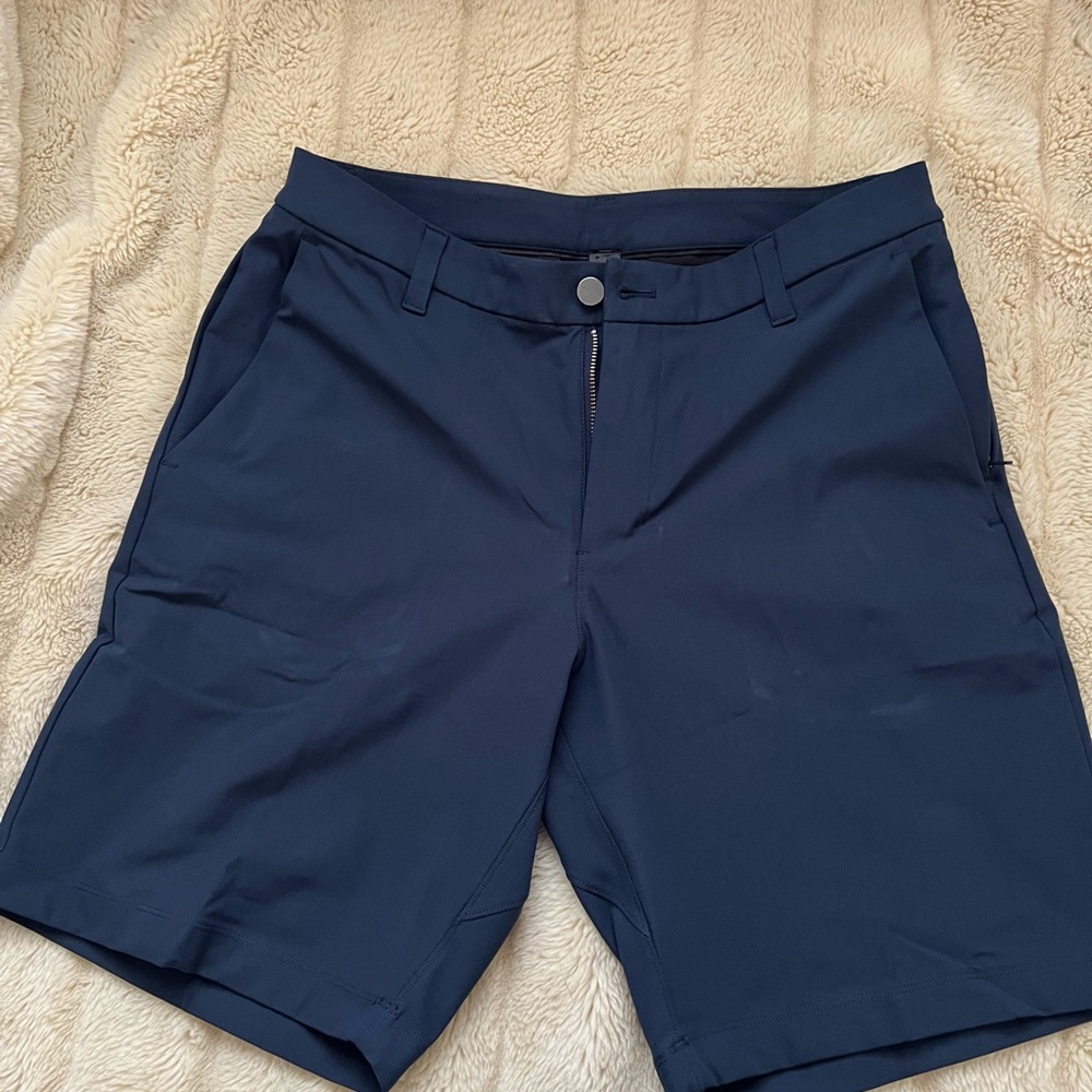 $30 MEN’S short LULULEMON  brand . Pre-own.
